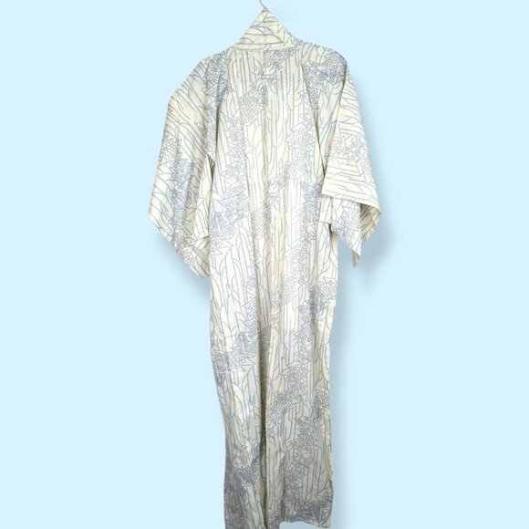 Vintage White & Blue Kimono - Picture 6 of 11